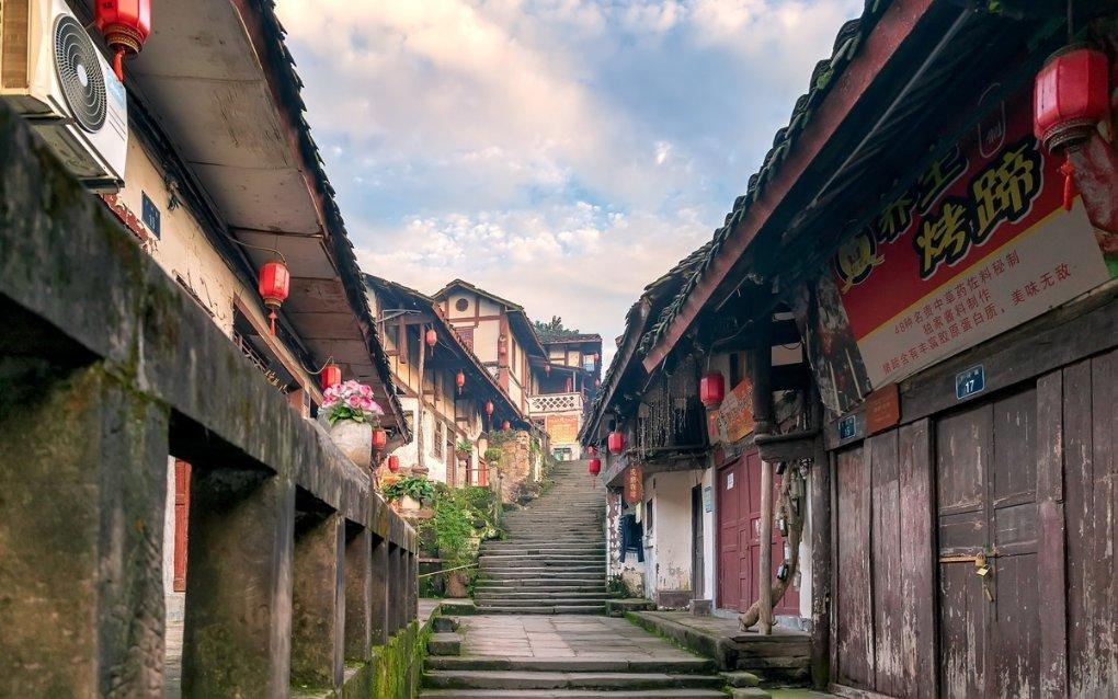 兵哥哥问道“老婆，你的钱够花吗”女大学生瞬间泪崩
